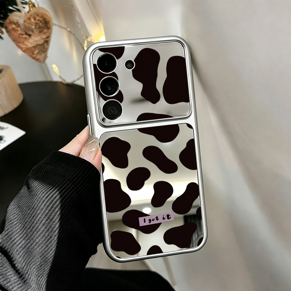 Y2K 스타일의 소 무늬 거울 디자인 스마트폰 케이스  - Samsung Galaxy A55 리뷰 및 가격